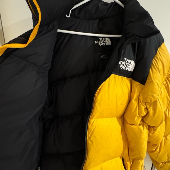 Men’s North Face Nuptse 700 Puffer Jacket - Picture 2 of 7